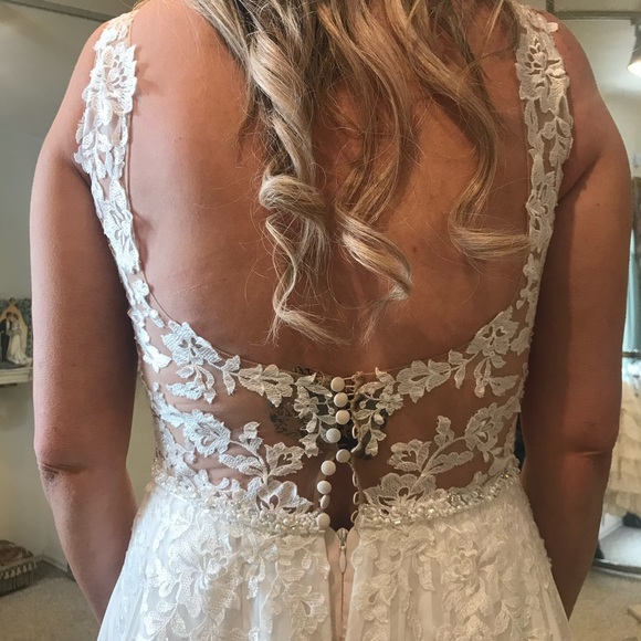 Beautiful Wedding Dress - Picture 3 of 8